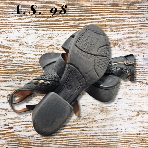 A.S. 98 Black Leather Gladiator Sandles Silver Accents - Picture 4 of 5